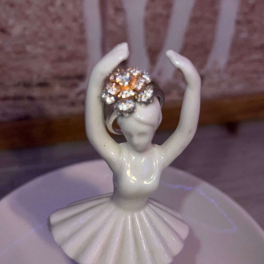 Beautiful flower ring size 7